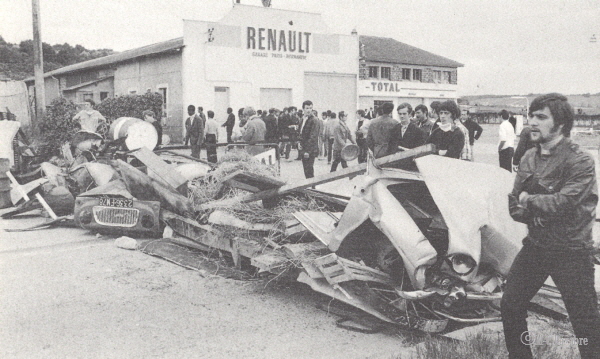 F68b-2workers-5_15Renault2.jpg